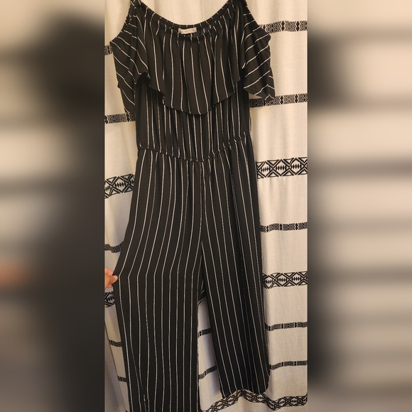 Off the shoulder Romper - Picture 2 of 3